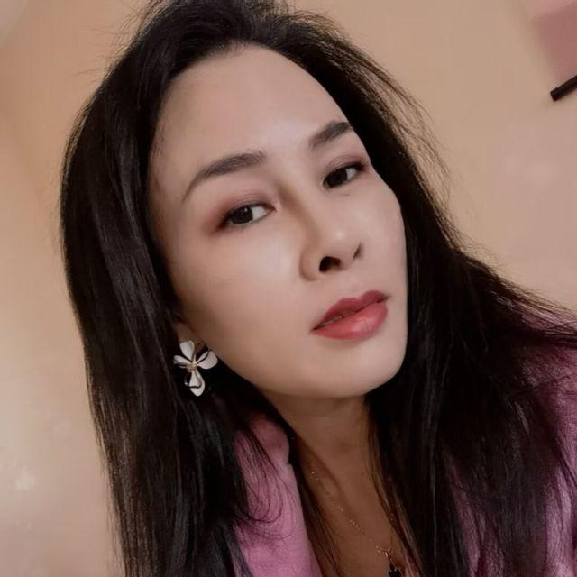 江边蔷薇的照片