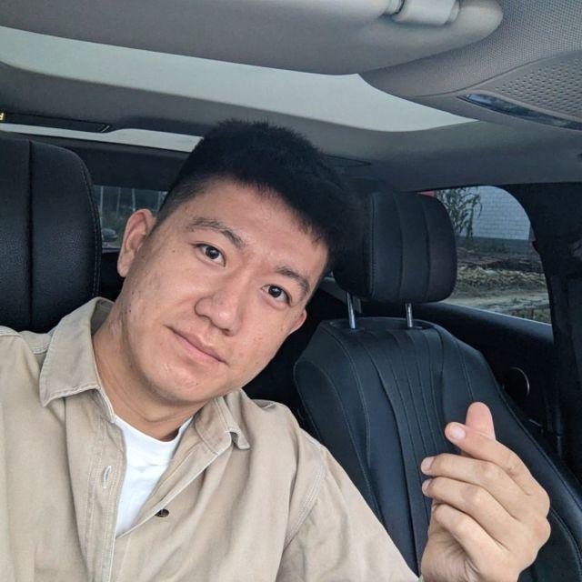 背后的谎言的照片