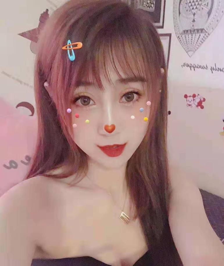 小虎牙的照片