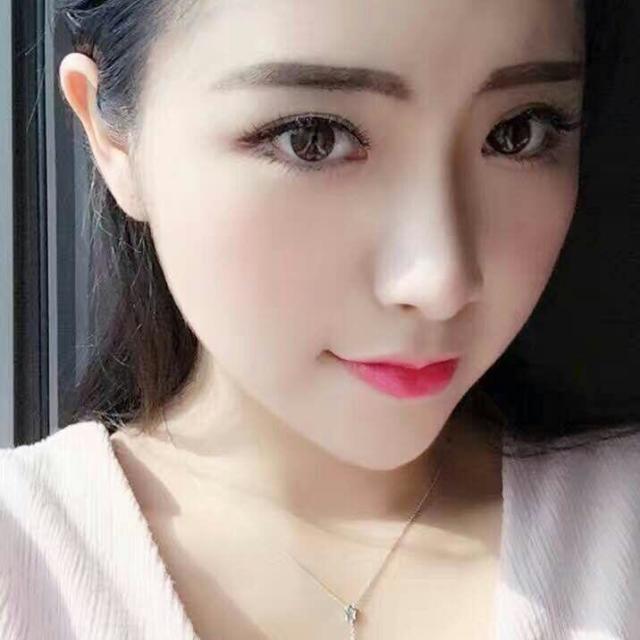 露娜的照片