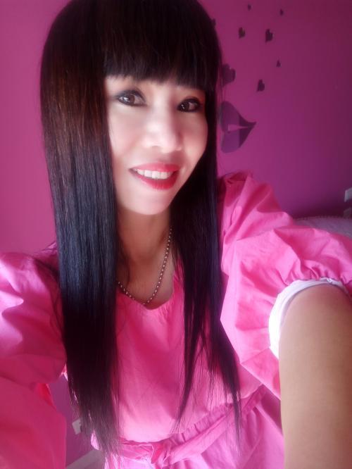 小媳妇的照片