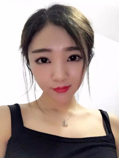 小妈妈的照片
