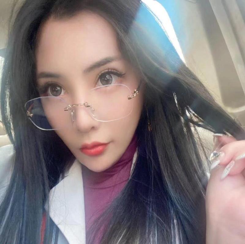 約莣委屈的照片