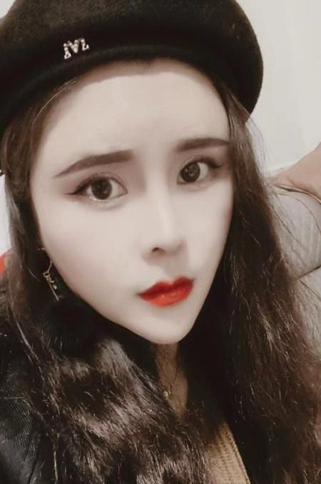 有点小坏的女人的照片