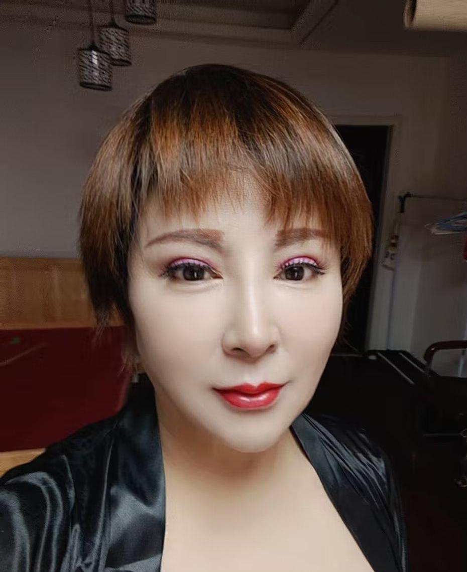 丽娜的照片