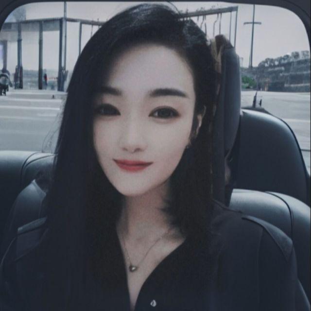 蹲在墙角哭的照片