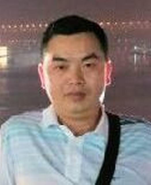 风情男人的照片