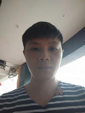 迟到的灯泡的照片