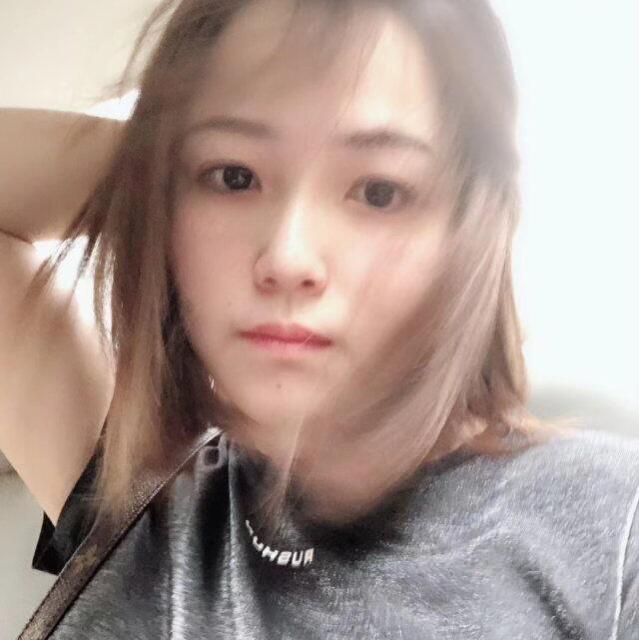 麻花辮女孩的照片