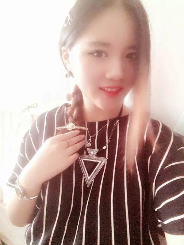 耀眼的女孩的照片