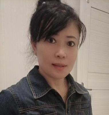 喝着孤独的酒的照片