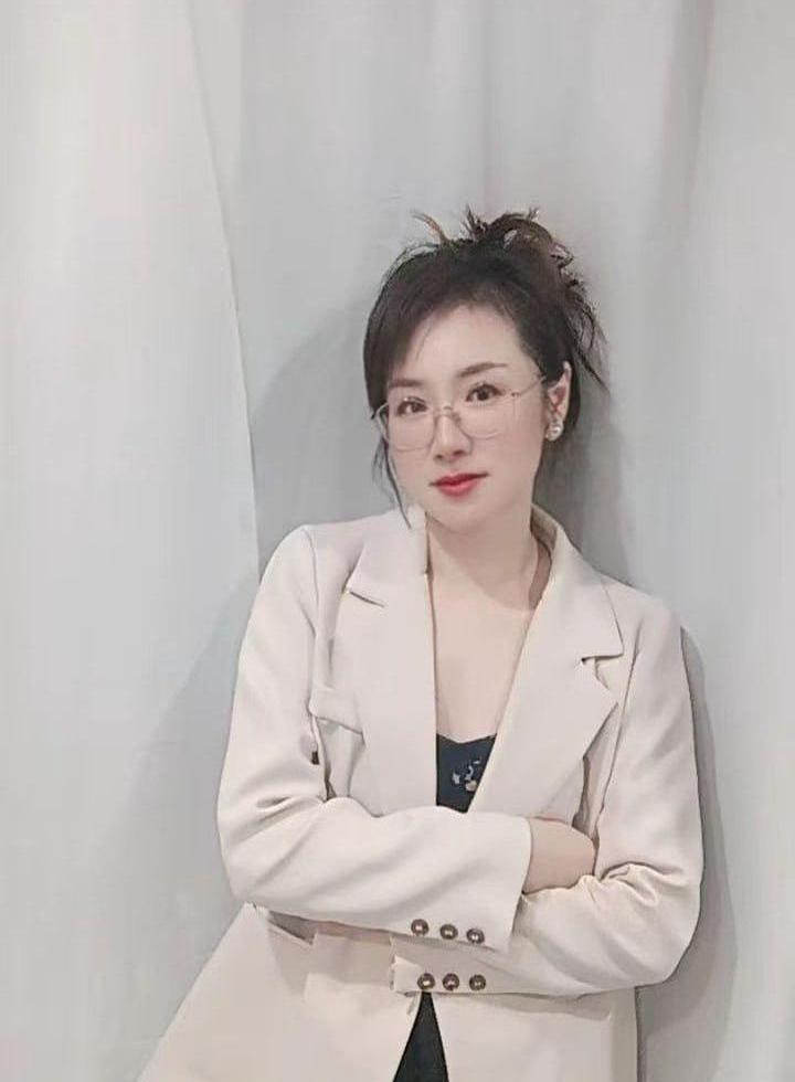 浅浅一抹笑的照片