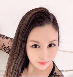 露娜的照片