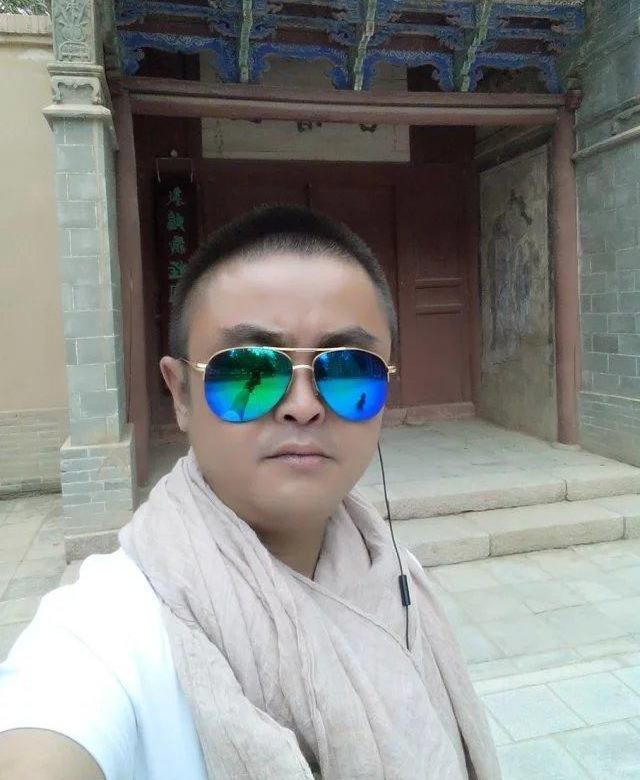 独饮胭脂烫的照片