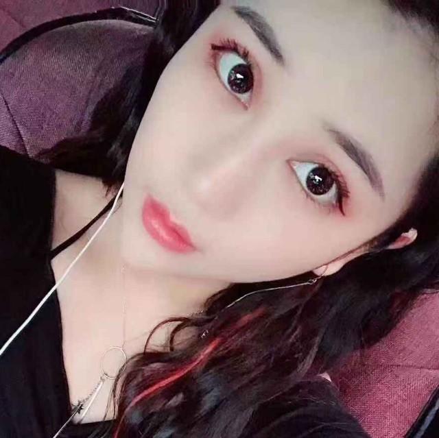 漂亮小妞的照片