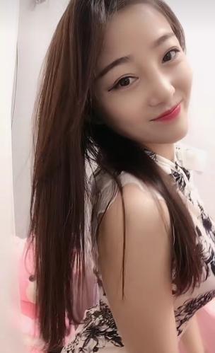 小媚的照片
