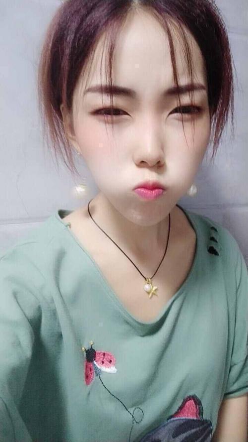 微胖小女生的照片