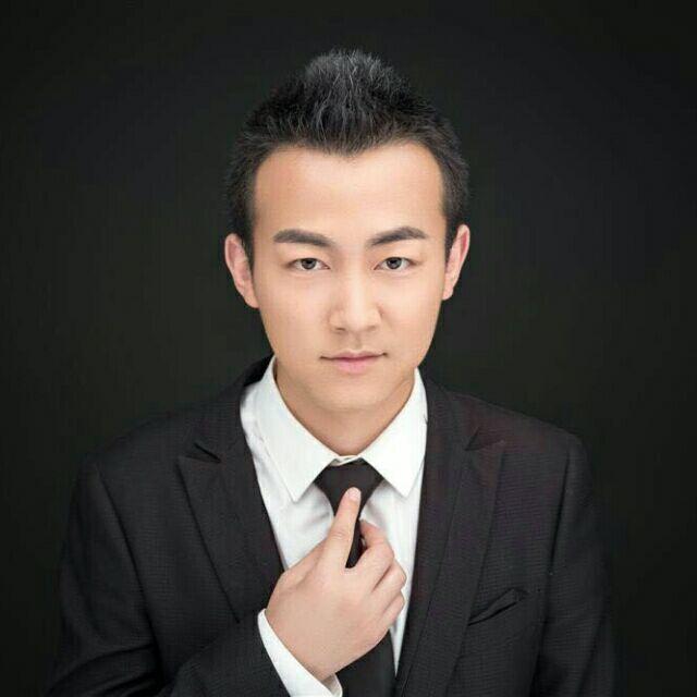 精壮男子的照片