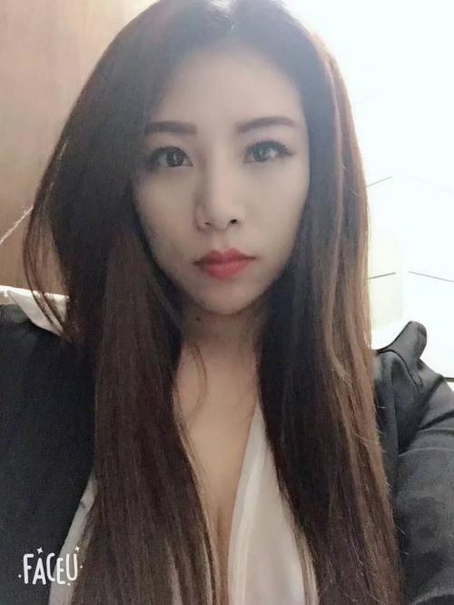 迷茫的小猫的照片