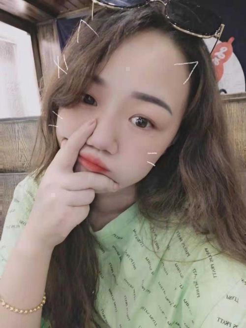 拿葱少女的照片