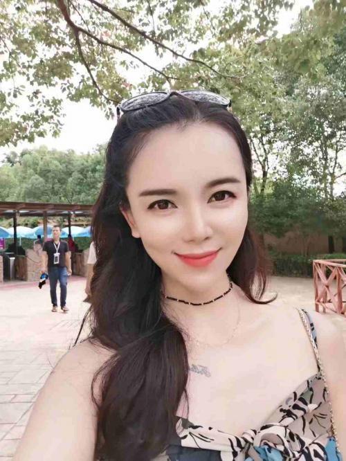 吴伶岑的照片
