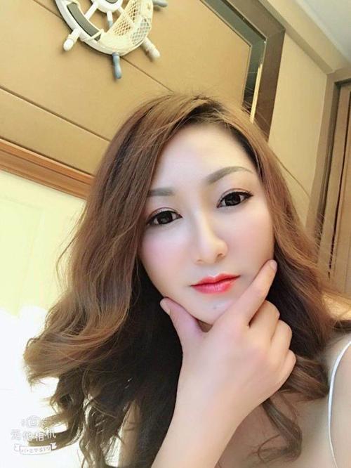 依娜的照片