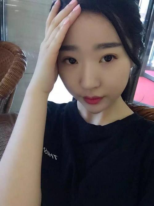 草莓女孩的照片