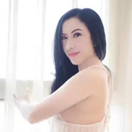 伊莲梦娜的照片