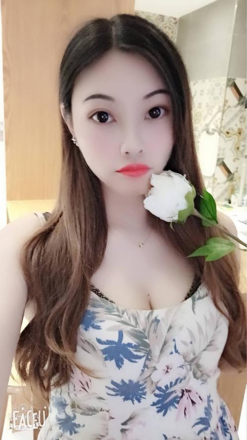 为为谁妆的照片