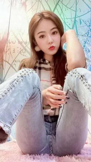 短发女子的照片