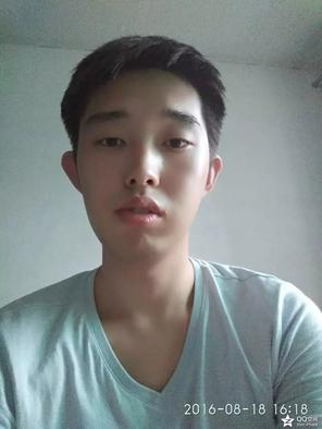 个性阳光男孩的照片