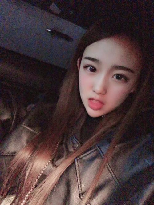 美女懵圈的照片