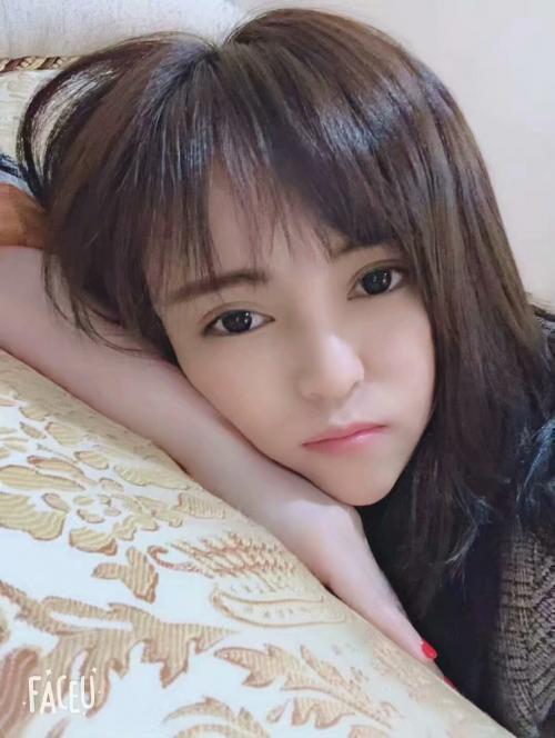 红指甲美眉的照片