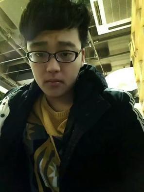 奔跑的小子的照片