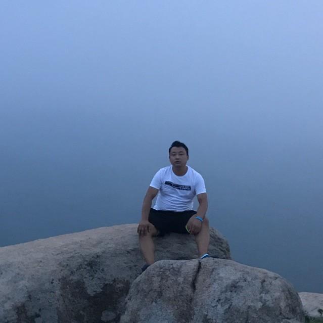 积极哼石更的照片