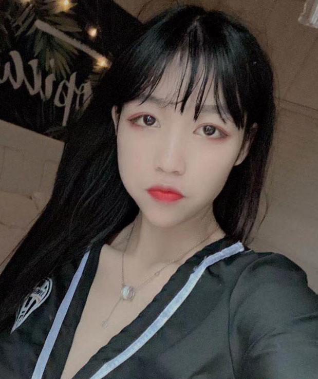 小娅的照片