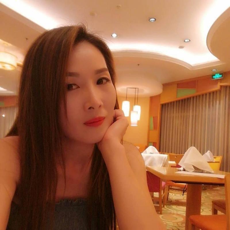 等等女人的照片