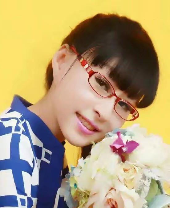 低调女人的照片