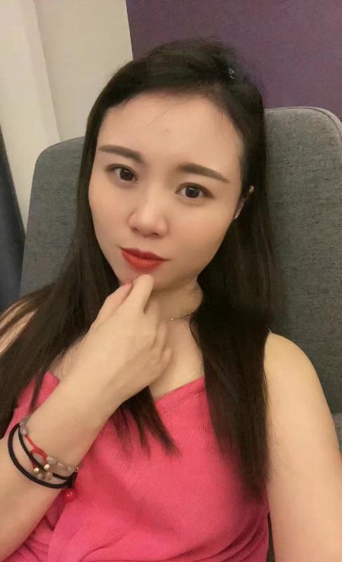 小熊在冬眠的照片
