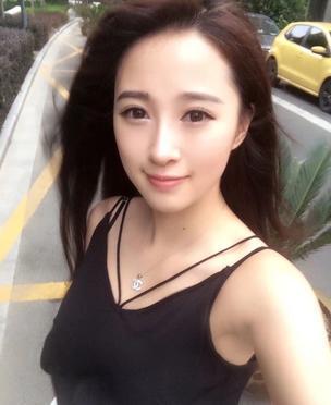 小燕的照片