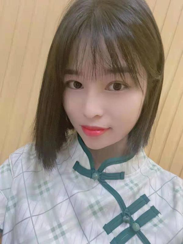 活泼的裙子的照片