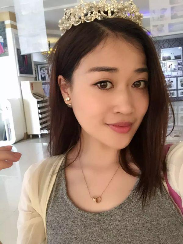 伊人的照片