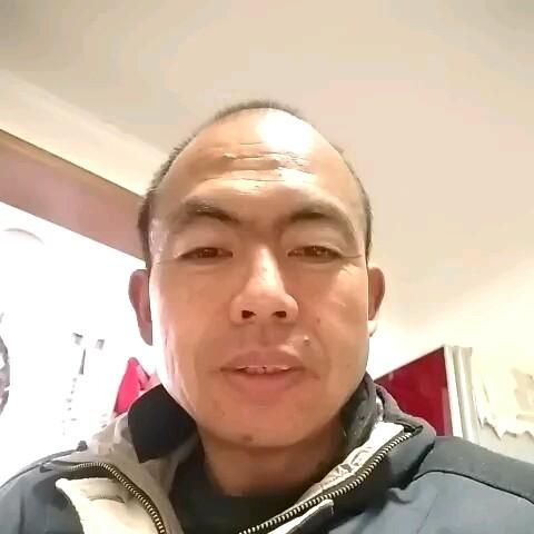 寒冷的帆布鞋的照片